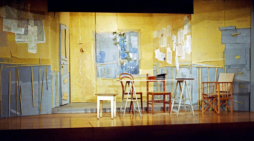 Bühnenbild für 'Die Liebe der vier Obersten' von Peter Ustinov 1999